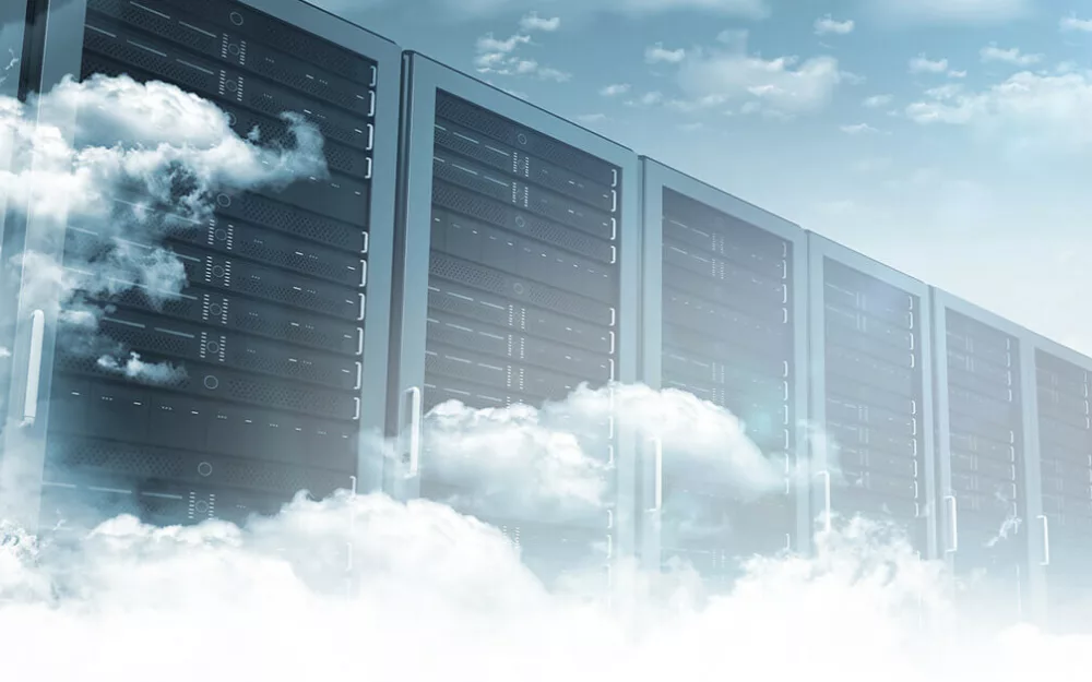 Symbolbild Server in den Wolken